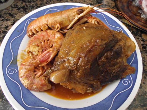 Carrillada de Cerdo con Gambas y Cigalas Carrillada de Cerdo con Gambas y Cigalas