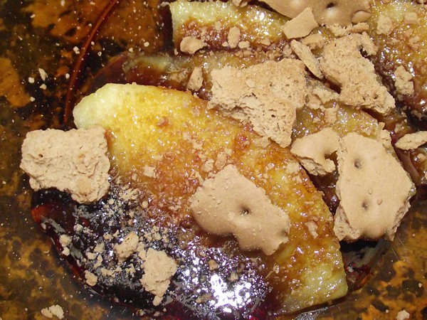 Laminado de Manzana con Arena de Galleta y Caramelo