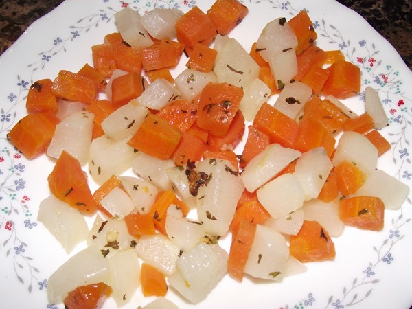 Dados de Nabo y Zanahoria con Ajo y Perejil Dados de Nabo y Zanahoria con Ajo y Perejil