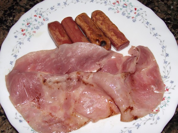 ingredientes listos DSCF3973 recetas Pincho de Frankfurt con Jam贸n York y Mostaza