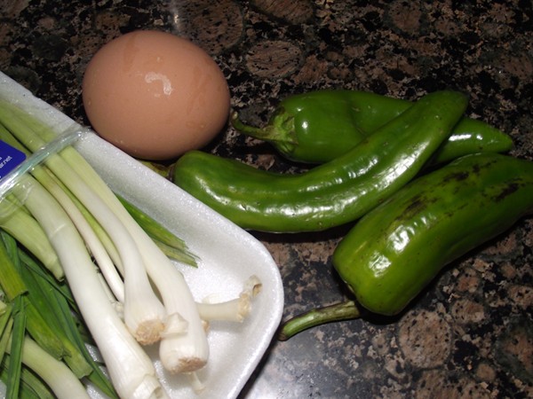 DSCF3988 recetas Huevos Rellenos de Pimientos y Ajetes Tiernos