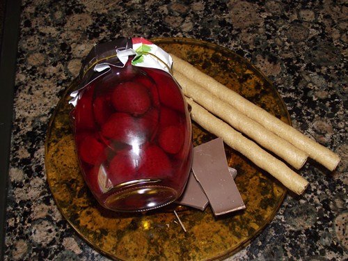 ingredientes de la receta DSCF4694 sobre Fresas en almÃbar con chocolate y barquillo