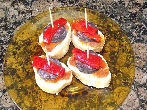 Pinchos de sobrasada con pimiento y butifarra Pinchos de sobrasada con pimiento y butifarra