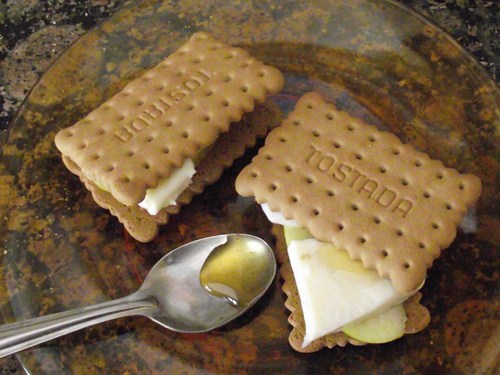 DSCF4737 sobre Sándwich de queso y manzana con miel