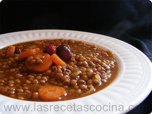 Lentejas con zanahorias y aceitunas rojas Lentejas con zanahorias y aceitunas rojas