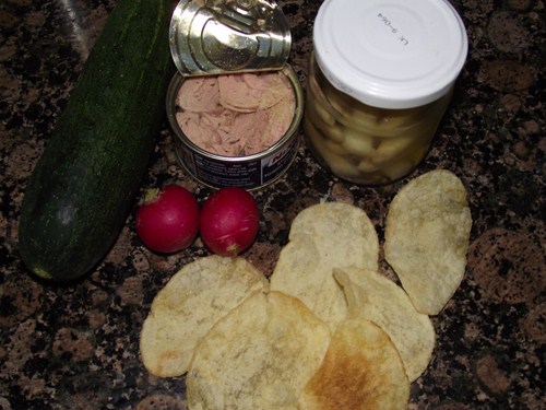 DSCF6080 AB Tapa de patata, atún y pepino