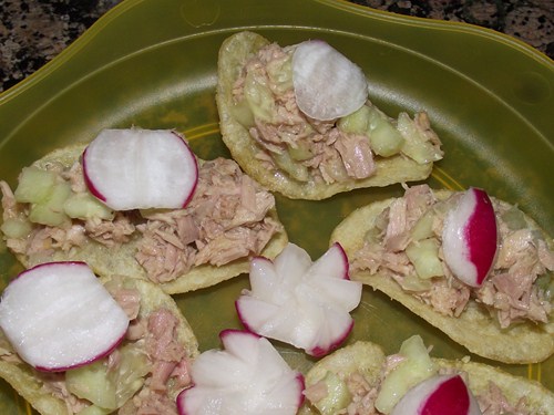 DSCF6084 AB Tapa de patata, atún y pepino