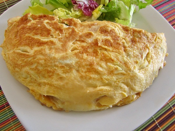Omelette con champiñones y lacón
