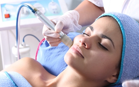 ¿Qué es la microdermoabrasión de la piel? ¿Qué es la microdermoabrasión de la piel?