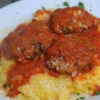 Receta de polenta con albóndigas y salsa al microondas