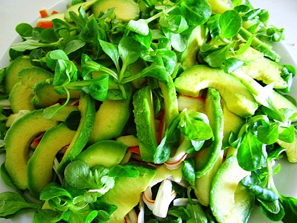 ensalada de berros con palitos de mar y aguacates 6 Ensalada de berros con palitos de mar y aguacates