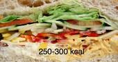 Solución a la adivinanza: un sandwich mixto tiene 250-300 kcal