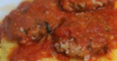 Receta de polenta con albóndigas y salsa al microondas