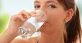 Beneficios de beber agua caliente