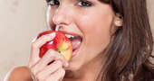Hábitos alimenticios que nos permiten cuidar de los dientes